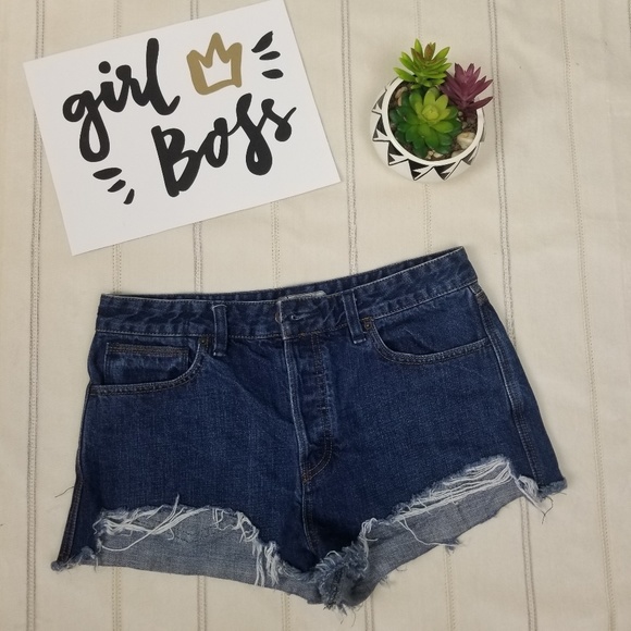 Free People Pants - Free People raw hem blue jeans short size 30 -R1